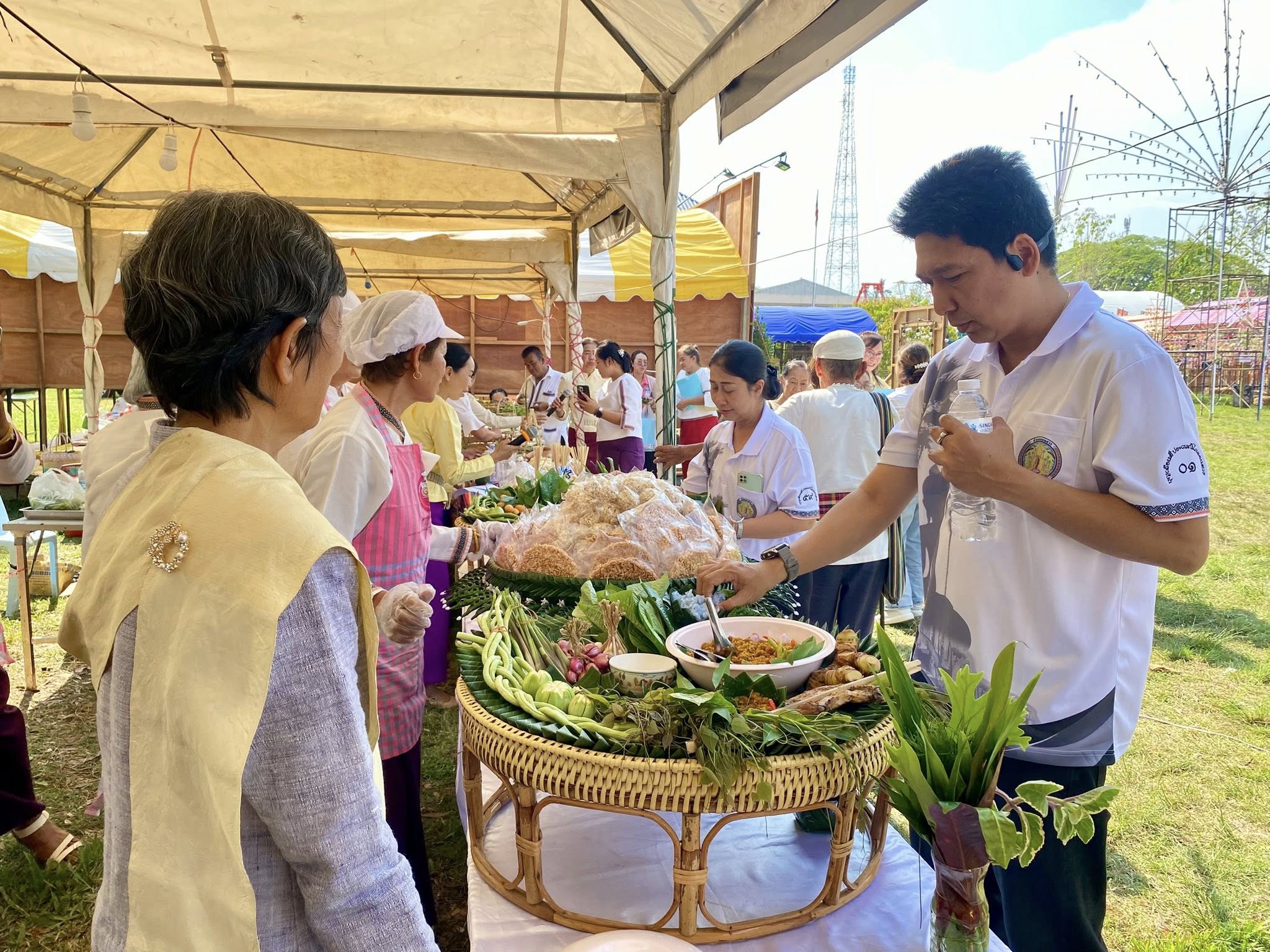 สพอ.คอนสาร : ประกวดคั่วเนื้อคั่วปลา ข้าวตอกข้าวเฮียง อาหารพื้นถิ่นไทคอนสาร เนื่องในประเพณีบุญเดือนสี่